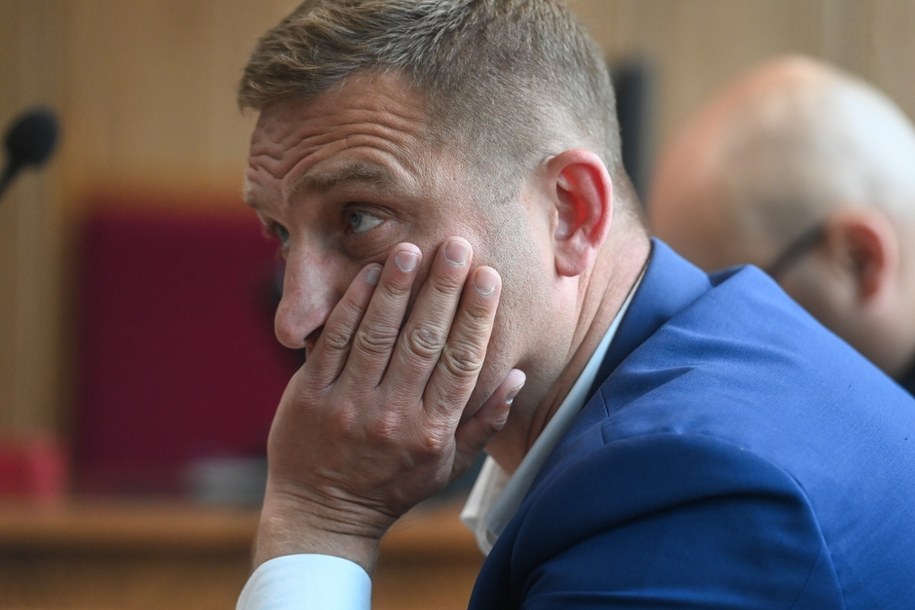 Założyciel i szef organizacji Straż Narodowa Robert Bąkiewicz na sali Sądu Rejonowego w Warszawie. 08.08.2025 r. /Piotr Nowak /PAP