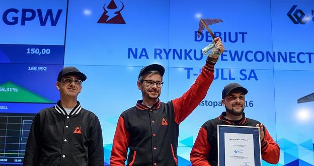 Założyciele spółki: Grzegorz Zwoliński, Damian Fijałkowski i Radosław Łapczyński /Informacja prasowa