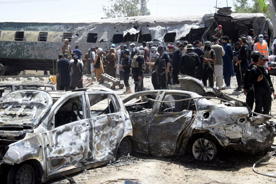 Zamach bombowy na pociąg w Pakistanie /Asad/Xinhua News/East News