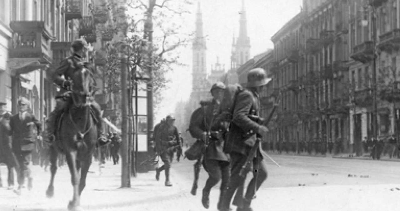 Zamach majowy 1926 r. Wojska rządowe w Śródmieściu Warszawy /Archiwum Tomasza Basarabowicza
