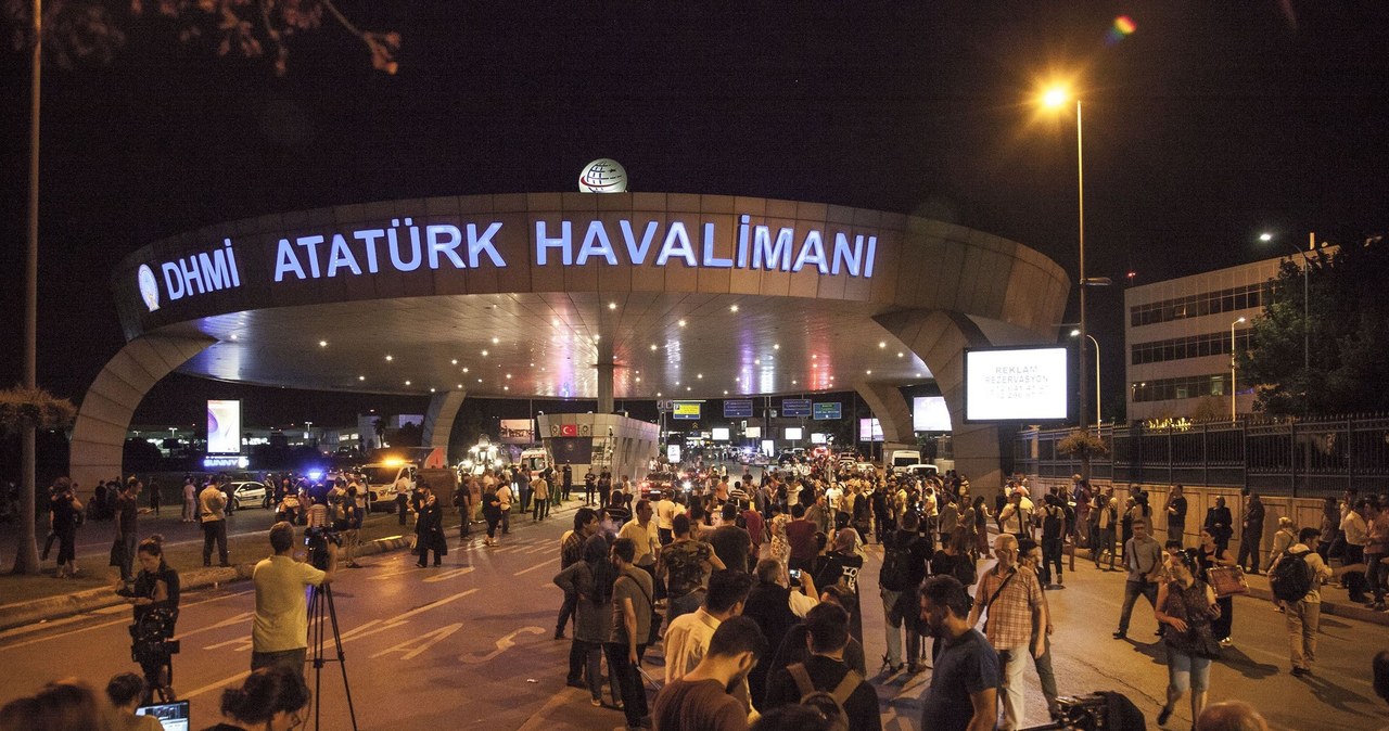 Zamach na lotnisku Ataturk w Stambule. Tam podobno też zginął ten mężczyzna... /SELCUK BULENT/SIPA /East News