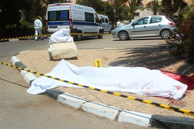 Zamach na plaży w tunezyjskim mieście Susa /STR /PAP/EPA