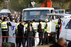 Zamach w Jerozolimie: Rozpędzona ciężarówka wjechała w grupę żołnierzy. Są zabici i ranni