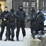 Zamach w Sztokholmie: Policja wciąż szuka kierowcy, który wjechał ciężarówką w tłum