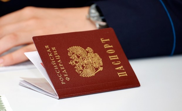 Zamachy i tajemniczy hurtownik paszportów w Polsce