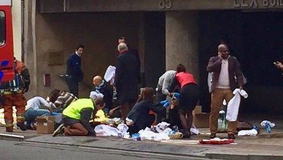 Zamachy w Brukseli. Obok stacji metra urządzono prowizoryczny szpital