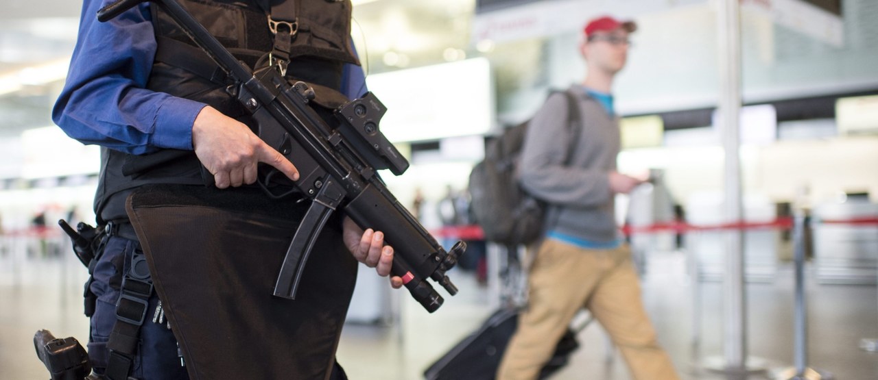 Zamachy w Brukseli. Szef MSWiA: Więcej policjantów na dworcach, lotniskach i centrach handlowych