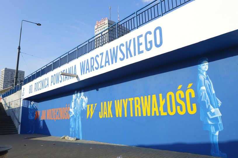 Zamalowano mural o powstaniu, tuż przed 1 sierpnia. Ratusz: Przepraszamy