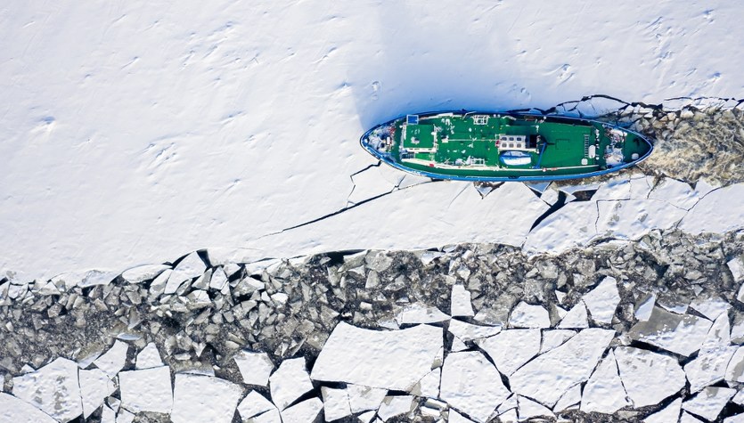 Zamarznięta Odra. Zakaz żeglugi i lodołamacze w akcji