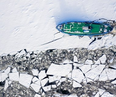 Zamarznięta Odra. Zakaz żeglugi i lodołamacze w akcji