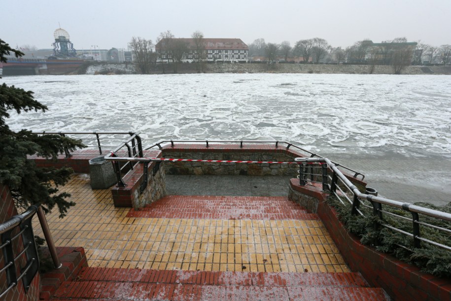 Zamarznięta Warta w Gorzowie Wielkopolskim /Lech Muszyński /PAP
