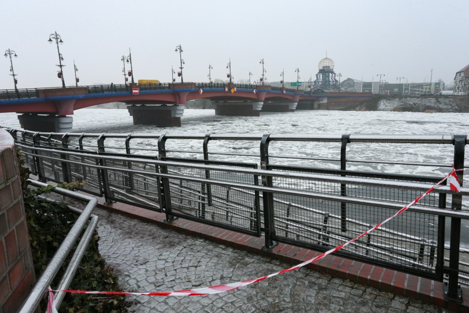 Zamarznięta Warta w Gorzowie Wielkopolskim /Lech Muszyński /PAP