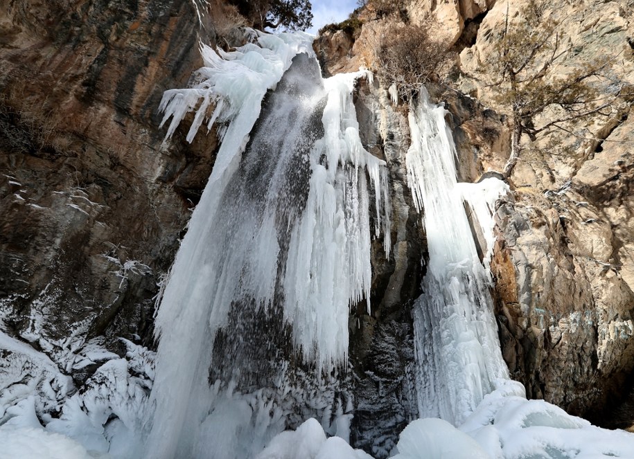 Zamarznięte wodospady w Kegety Gorge w Kirgistanie /IGOR KOVALENKO /PAP/EPA