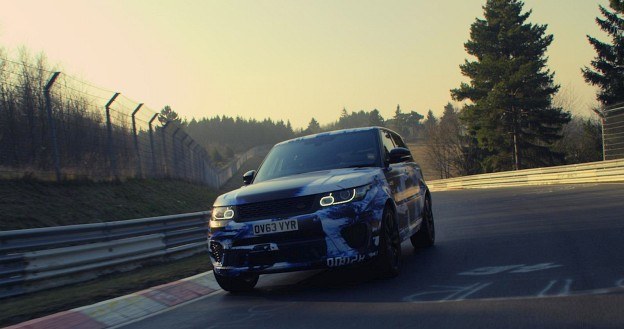 Zamaskowany (jeszcze) Range Rover Sport SVR. /Land Rover