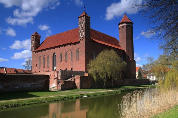 Zamek biskupów znajduje się w Lidzbarku Warmińskim, a nie we Fromborku, jak napisano w wykazie punktów / 	Tomasz Waszczuk    /PAP
