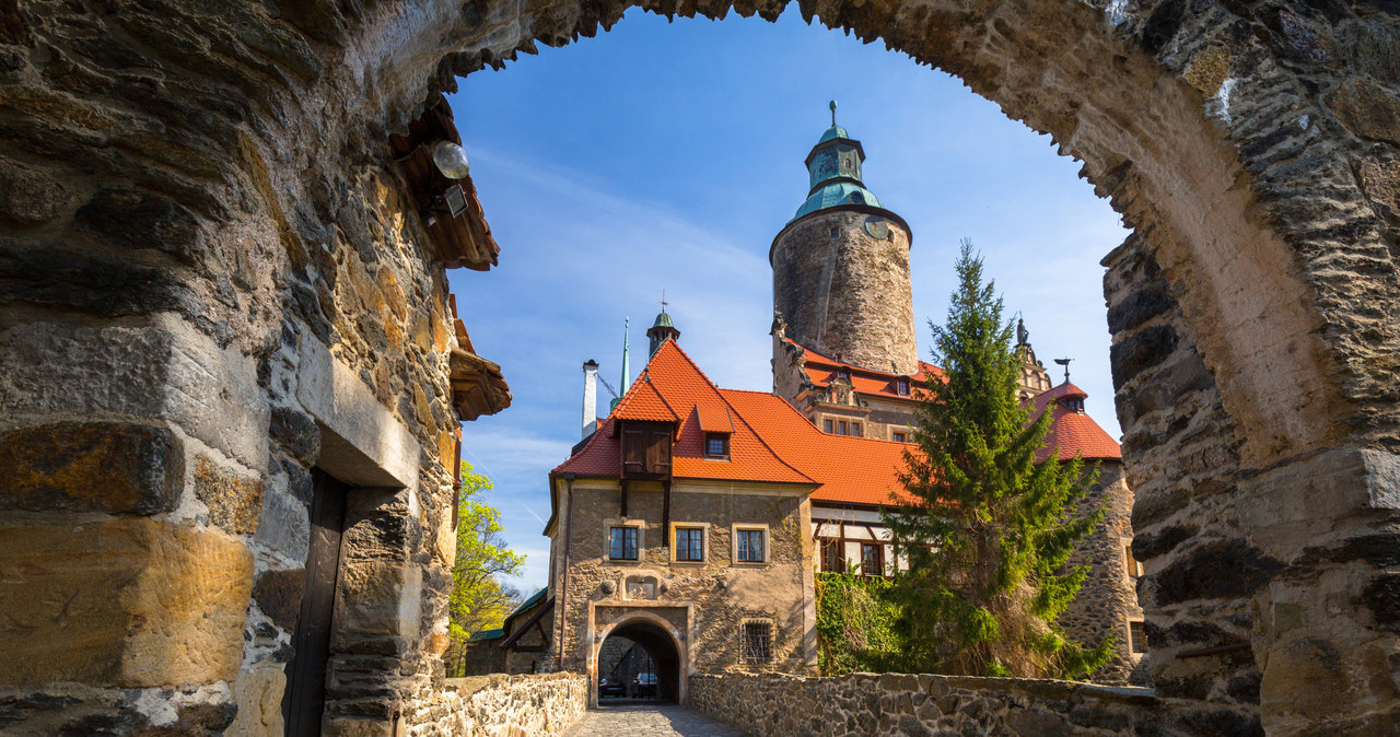 Zamek Czocha to jedna z pereł Dolnego Śląska. Zachwyca architekturą, bogatą historią, a także tajemniczą atmosferą.