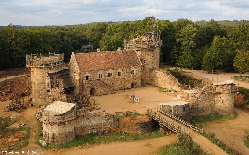 Zamek Gauledon powstaje on prawie 20 lat /http://www.guedelon.fr /materiały prasowe