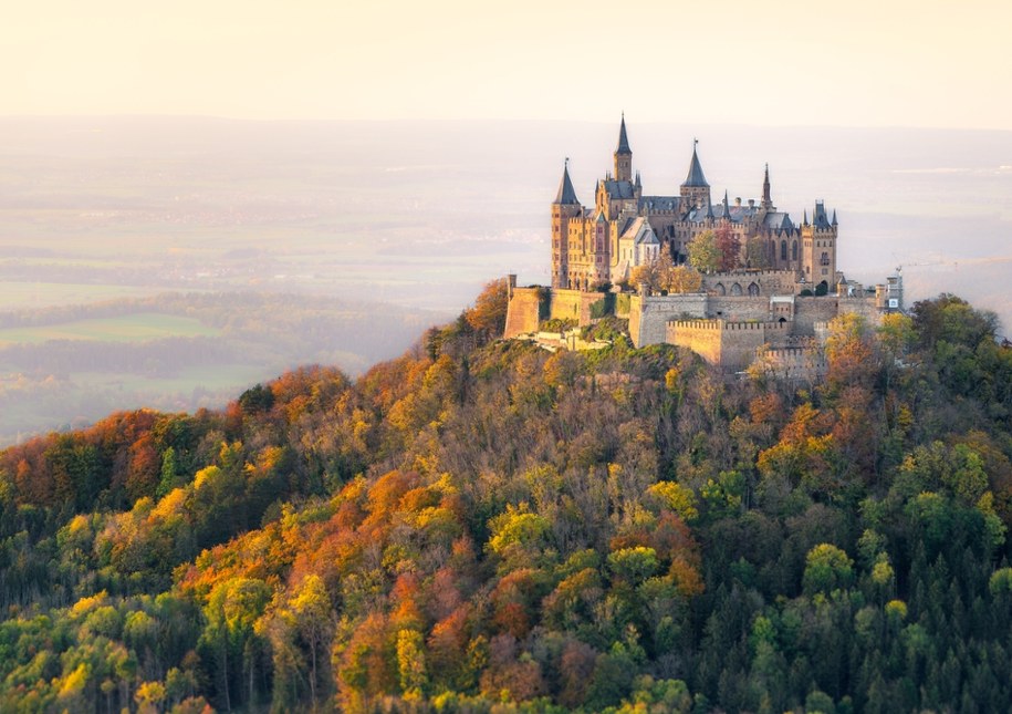 Zamek Hohenzollern w Badenii-Wirtembergii w Niemczech /Shutterstock