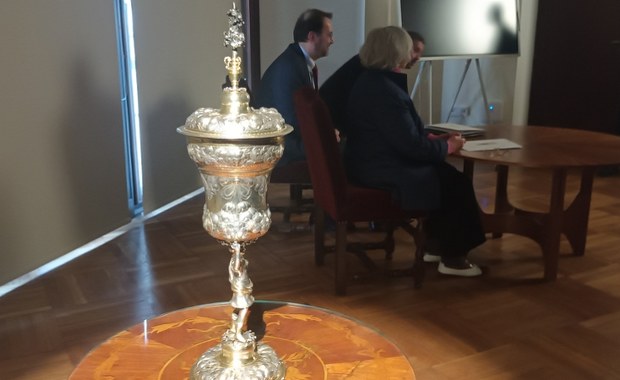 Zamek Królewski na Wawelu z nowym eksponatem. To barokowy puchar