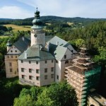 Zamek, który łączy w sobie trzy epoki. Znajduje się na północy Czech