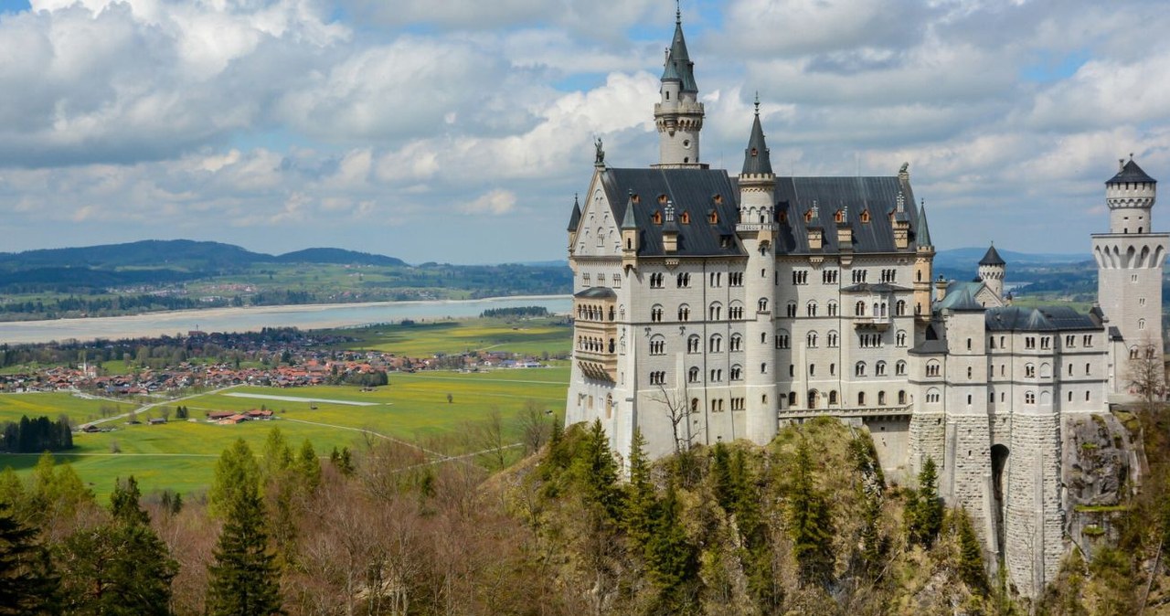 Zamek Neuschwanstein wiąże się z trudną historią króla Ludwika II Bawarskiego /Mariusz Gaczyński /East News