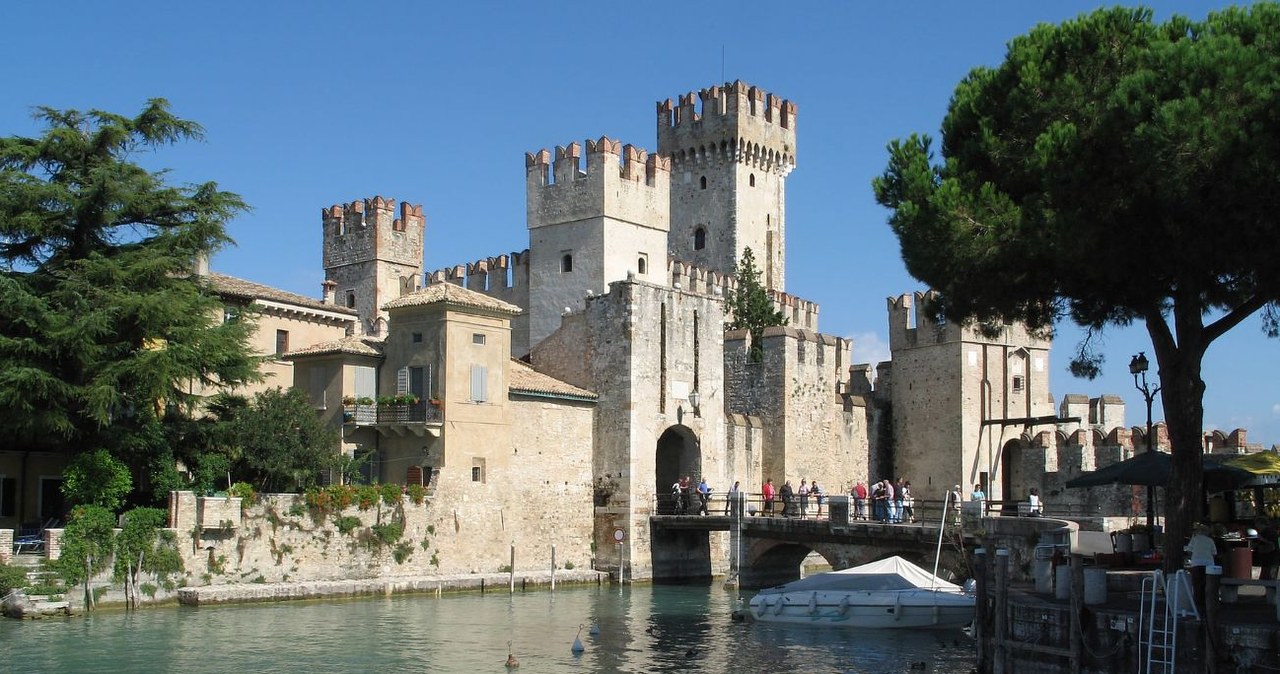 Zamek o bogatej historii nad Jeziorem Garda. Koniecznie musisz odwiedzić to miejsce /Manfred Heyde /CC BY-SA 3.0