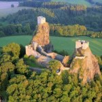 Zamek oblegany przez turystów. Chcą zobaczyć go na własne oczy