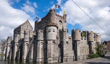 Zamek, szambo i szkielety. Skarby pod placem budowy