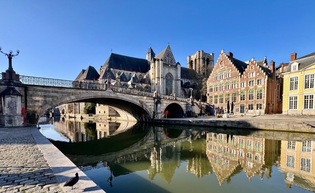 Zamek, szambo pełne skarbów i szkielety. Archeologiczne odkrycia na budowie