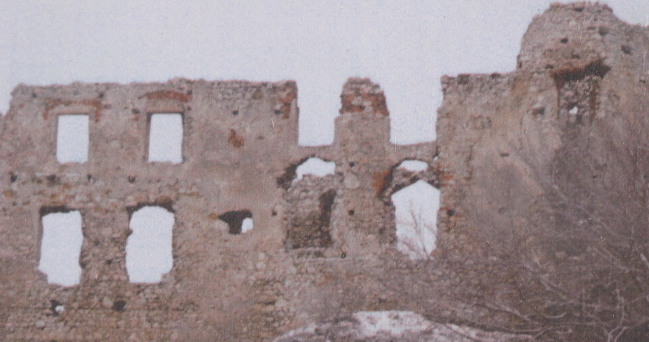 Zamek w Bobolicach przed i po rekonstrukcji