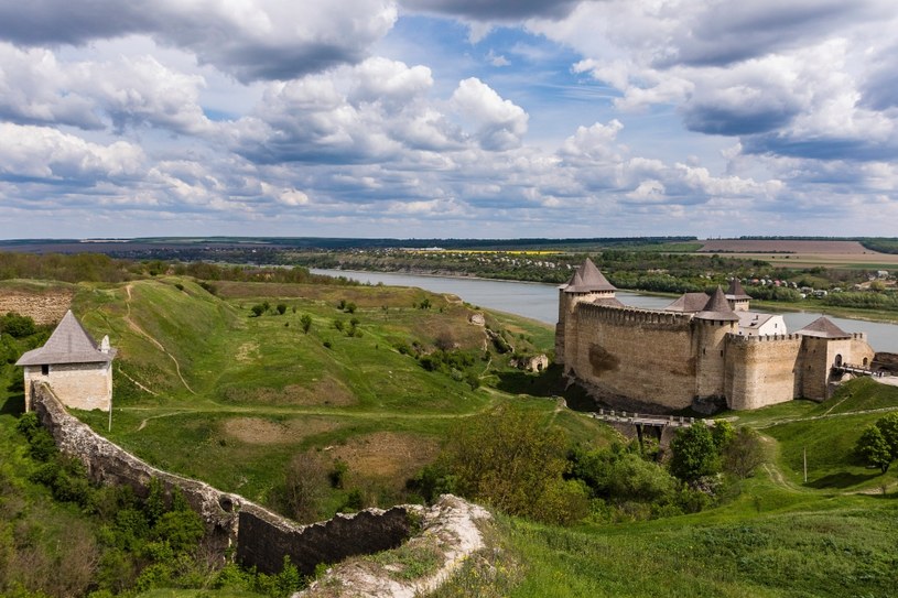 Zamek w Chocimiu (widok obecny). U stóp twierdzy nad Dniestrem rozegrała sie w 1621 r. historyczna bitwa /Sławomir Olzacki /Agencja FORUM
