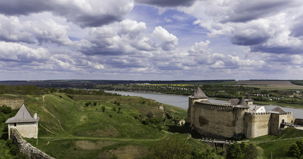 Zamek w Chocimiu (widok obecny). U stóp twierdzy nad Dniestrem rozegrała sie w 1621 r. historyczna bitwa /Sławomir Olzacki /Agencja FORUM