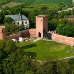 Zamek w Czersku. Dawna rezydencja książąt mazowieckich i winnice Bony Sforzy
