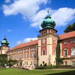 łańcut zamek Zamek w Łańcucie to nie tylko budynek. To kawał historii i niezwykłe atrakcje