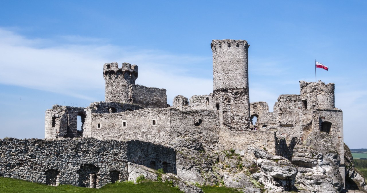 Zamek w Ogrodzieńcu warto odwiedzić jesienią /123RF/PICSEL