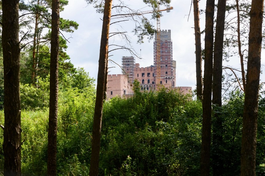 Zamek w Stobnicy na terenie chronionego Obszaru Natura 2000 w Puszczy Noteckiej /Jakub Kaczmarczyk /PAP