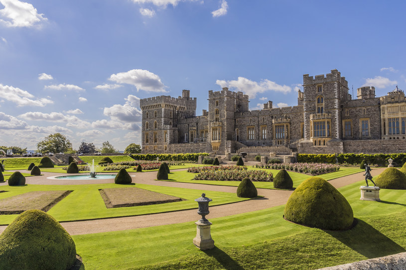 Zamek Windsor, podobnie jak Pałac Buckingham, należy do aktualnie panującego władcy. /123RF/PICSEL