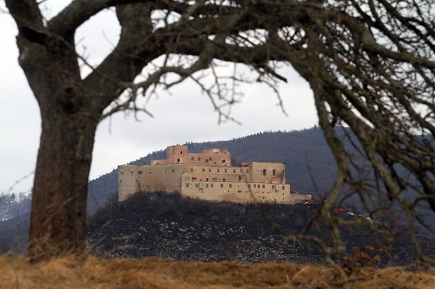 Zamek został już wcześniej zniszczony przez wichurę /Janos Vajda    /PAP/EPA