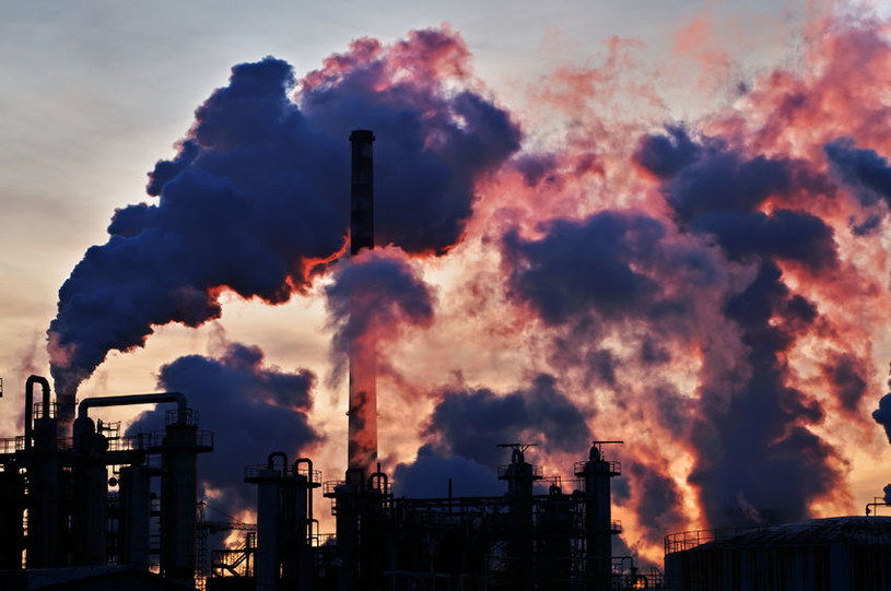 Zamiana dwutlenku węgla w metanol to jeden ze sposobów na walkę z globalnym ociepleniem /123RF/PICSEL