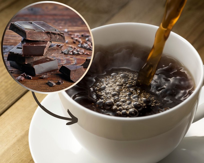 Zamiast cukru, do kawy możemy dodać gorzkiej czekolady. Smak napoju będzie jeszcze lepszy, a korzyści dla zdrowia ogromne. /Pixel