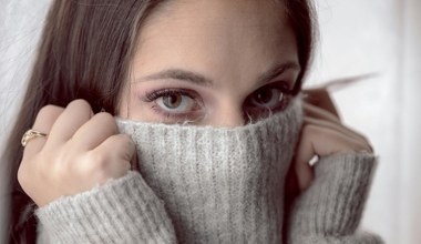 Zamiast do kawy, nasącz wacik i posmaruj brwi. Efekt po tygodniu zaskoczy!