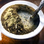 Zamiast kawy yerba mate. Też pobudzi, też poprawi koncentrację, ale zalet ma więcej