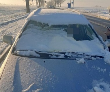 Zamiast odśnieżyć auto, zrobił sobie lufcik w przedniej szybie