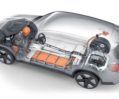 Zamiast „płaskich” będą „paluszki” – nowe baterie w elektrykach BMW