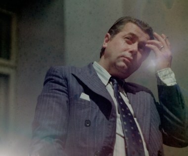 Zamiast przełomu w karierze nastąpiła jednak kolejna "katastrofa". Aktor zaczął wówczas występować w Kabarecie Olgi Lipińskiej jako woźny. Rola, jakkolwiek podziwiana przez krytyków i uwielbiana przez widownię, stała się jego kolejną etykietką.

Przełomową rolę bezwzględnego majora bezpieki zagrał w 1982 roku w filmie Ryszarda Bugajskiego "Przesłuchanie". Określony przez władze jako "najbardziej antykomunistyczny film w historii PRL", szybko powędrował na półkę a jego premiera miała miejsce dopiero w 1989 roku na Festiwalu Polskich Filmów Fabularnych w Gdyni, gdzie Gajos został laureatem aktorskich Złotych Lwów.