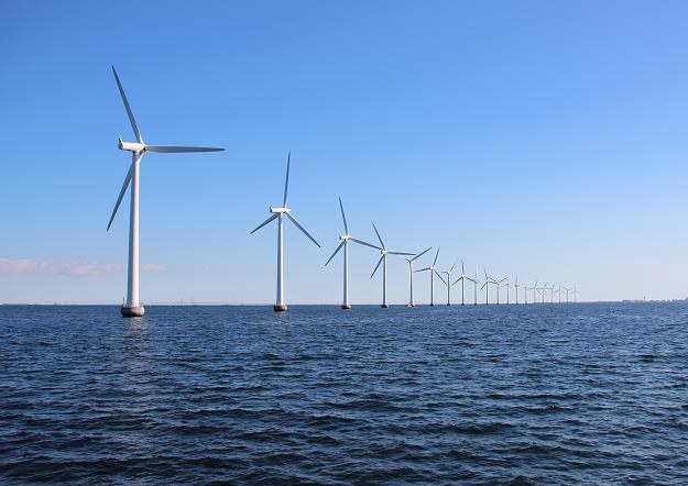 Zamiast rozwijania energetyki wiatrowej na lądzie polski rząd zadeklarował jej rozwój na morzu /&copy;123RF/PICSEL