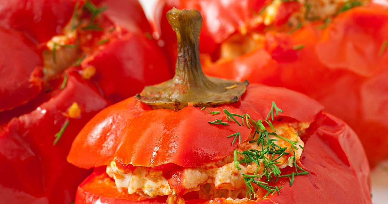 Zamiast ryżu do papryki faszerowanej dodaję coś innego /timolina /123RF/PICSEL