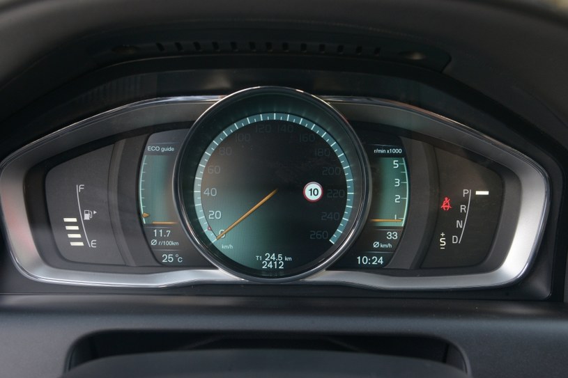Zamiast temperatury pokazany jest wskaźnik ekonomicznej jazdy. /Motor