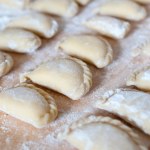 ​Zamiast wypić, dodaj do ciasta na pierogi. Będą gładkie i elastyczne