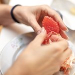 Zamiast wyrzucać po śniadaniu, weź do łazienki i umyj fugi. Będą lśniły czystością